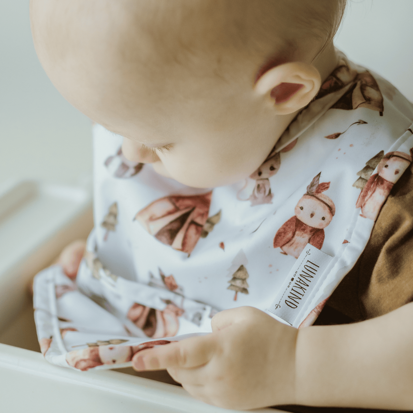 Lunakind Reusable Bibs – wipeable with drip tray